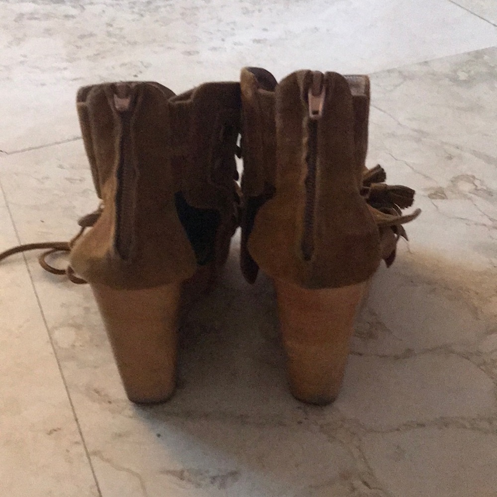 Shoes - Picture 3 of 4